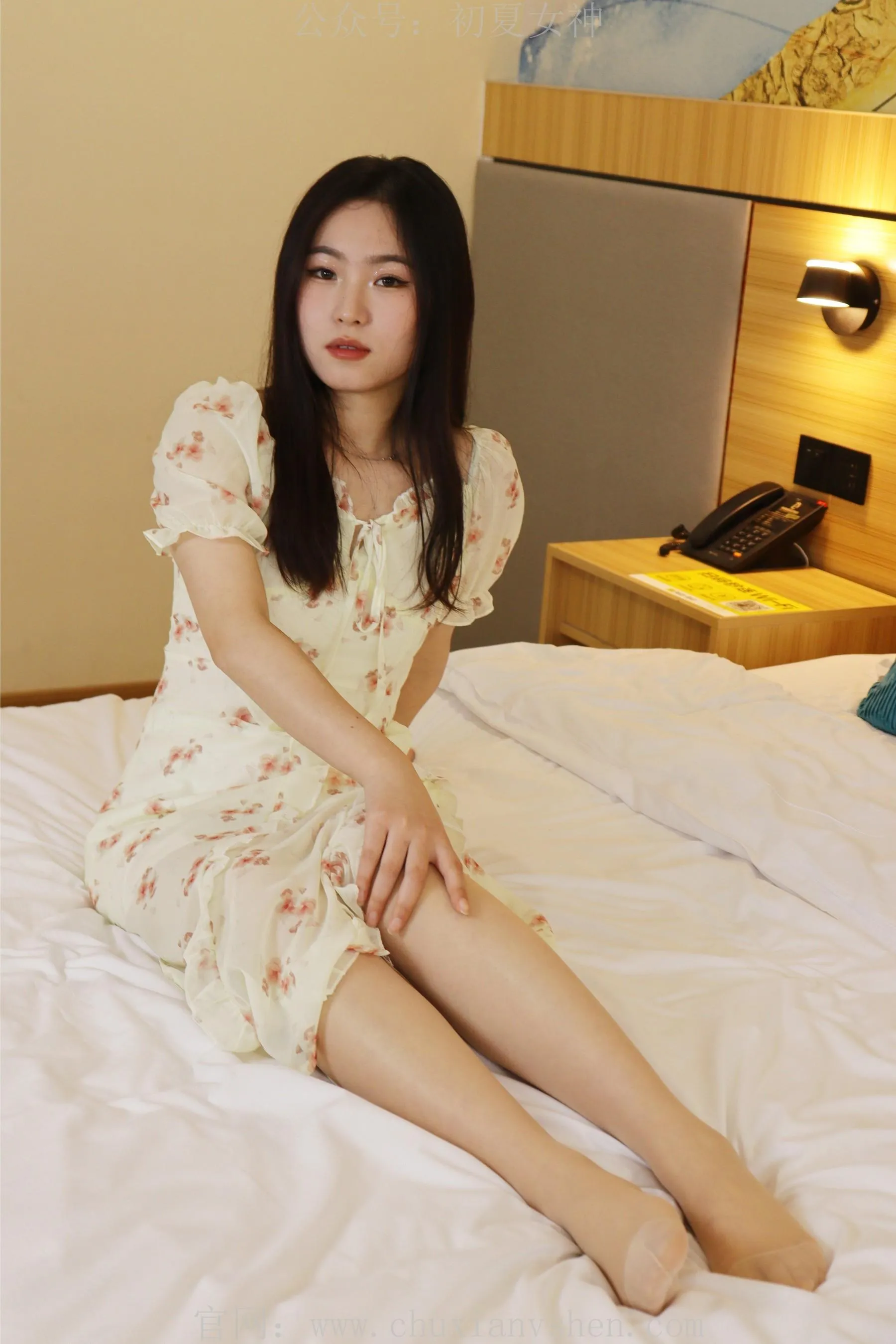 初夏女神 NO.011 水吉 2023款春季S码连衣裙搭错了鞋 [90P]插图9